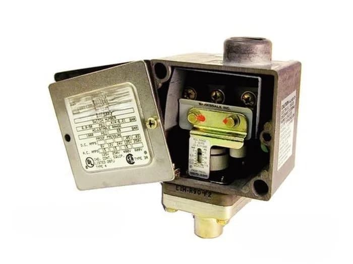 WASHER SOLUTIONS WS12133 Barksdale Pressure Switch - 12133