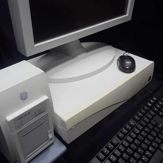 GE Medical CIC Pro Central Station with (8) DASH 4000 Bedside Monitors