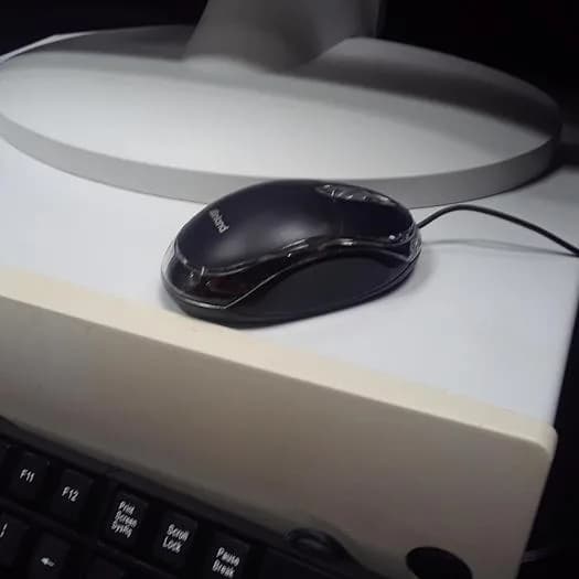 GE Medical CIC Pro Central Station with (8) DASH 4000 Bedside Monitors